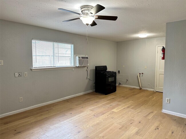 Photo - 8010 Roswell St