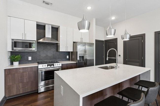 Photo - 112 Rogers St NE Unit 210