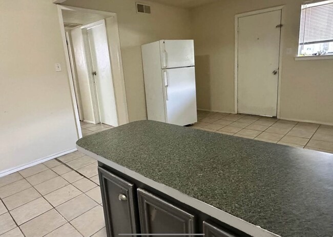 Photo - Downstairs 2 Bed / 1 Bath Apartment with Electric, Water, Trash & Gas INCLUDED Unit 117