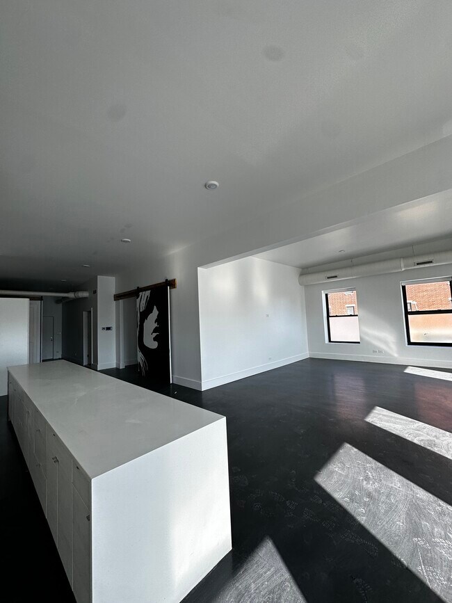 Photo - 2500 W Chicago Ave Unit 2E