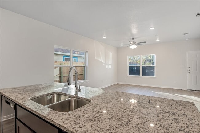 Photo - 601 W 24th St