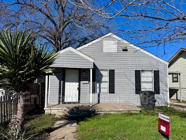 Building Photo - 716 W Broadus St