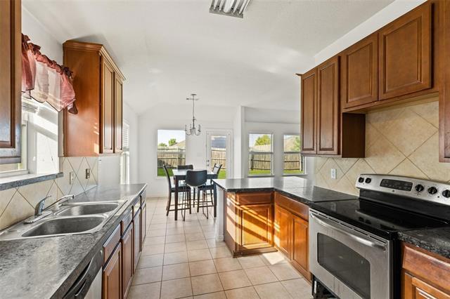 Photo - 325 Crosscreek Dr