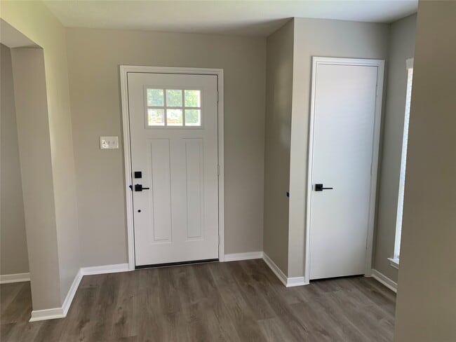 Building Photo - 22718 Tara Way Dr