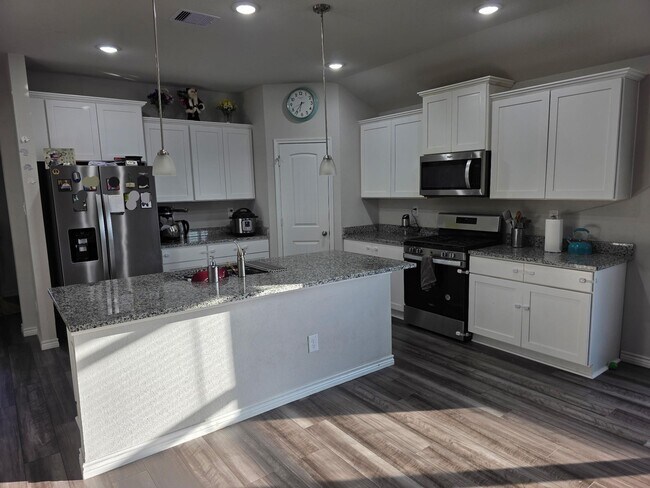 Photo - 1102 Davy St