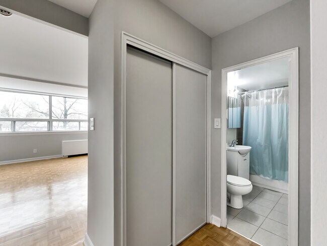 Photo - 630 Roselawn Apartments