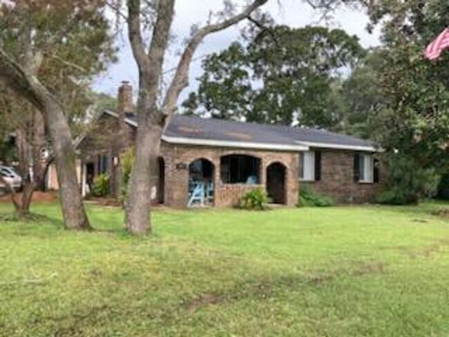 Building Photo - ***MOVE-IN SPECIAL*** $500 OFF OF YOUR FIR...