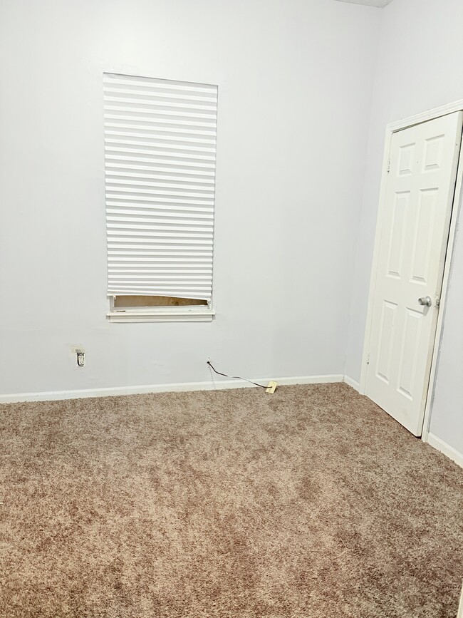 Photo - 1051 College St