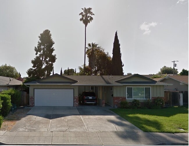 Building Photo - 737 Vaquero Dr