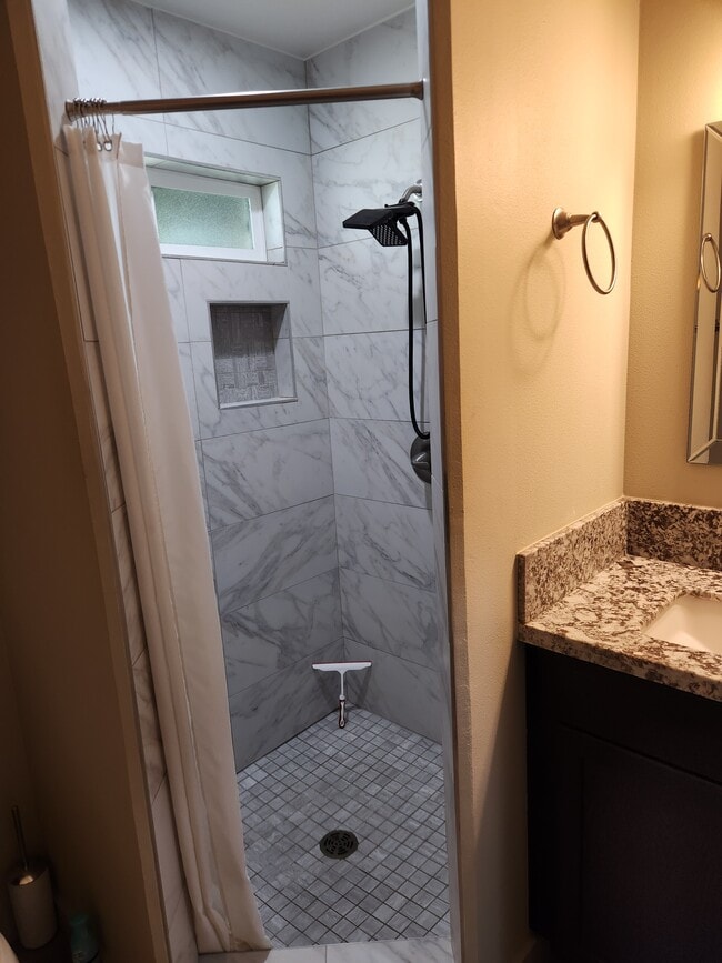 Photo - 381 S Kamehameha Ave