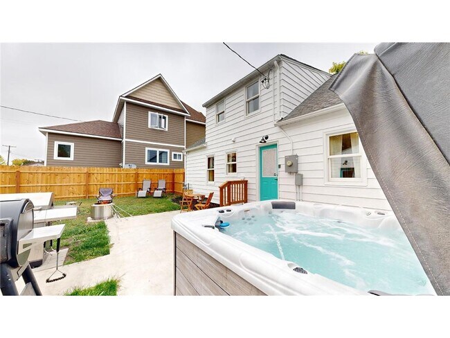 Photo - 27 Division St N