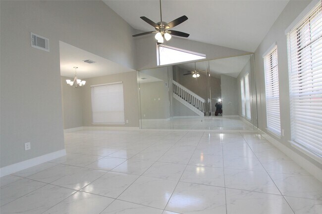 Photo - 4611 Silver Fox Dr