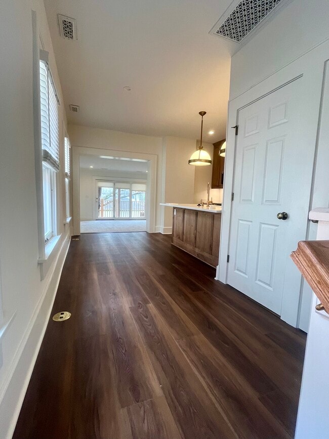 Building Photo - 676 Mohawk St,