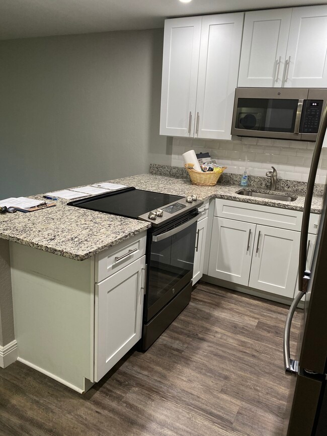 Building Photo - 232 Orienta Point St Unit 232