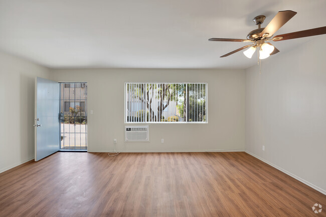 1 BR, 1 BA - 717 SF - Beachside Apartments