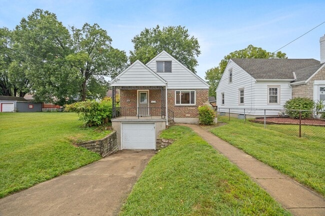 Building Photo - COLLEGE HILL-BEAUTIFULLY MAINTAINED 3 BEDR... Rental