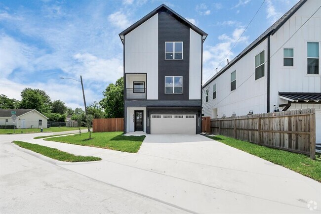 Building Photo - 1115 Amboy St Rental
