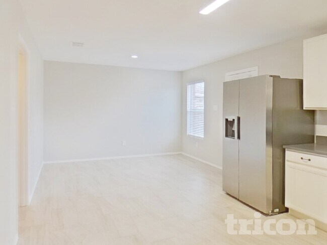 Photo - 1221 Dianthus Dr