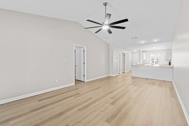 Photo - 2215 Bridgeton Rd