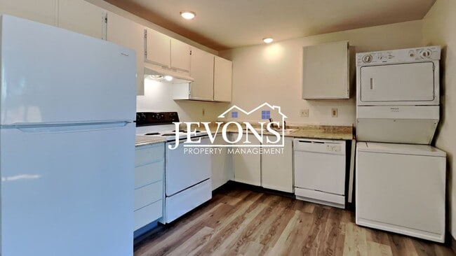 Building Photo - 2076 E 56th St Unit E4 Rental