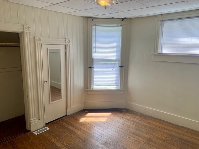 Photo - 128 10th St S