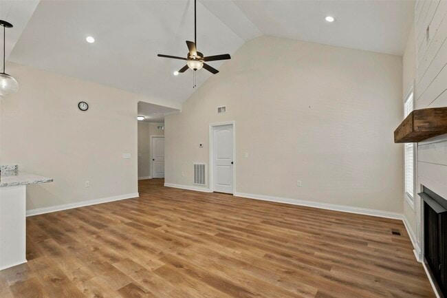 Photo - 845 Poplar Log Dr