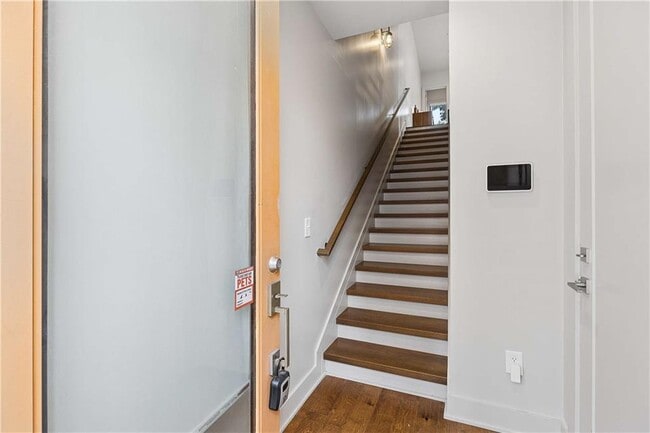 Photo - 102 Cityview Ct NE