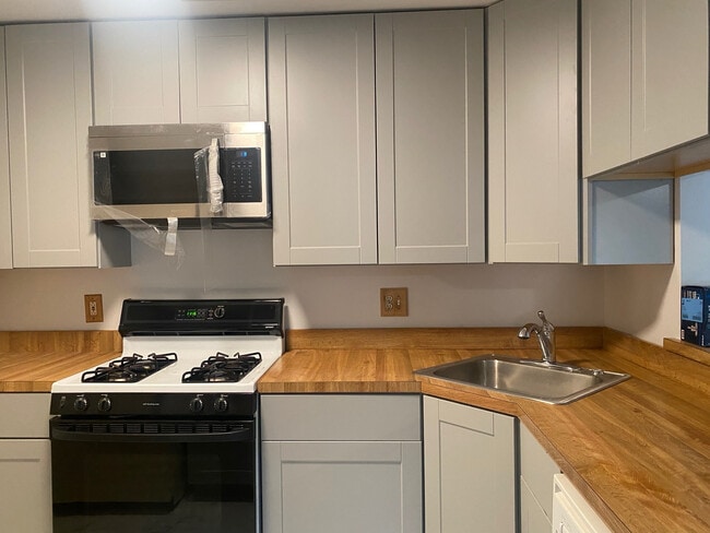 Building Photo - 1903 Jefferson Ct Unit 1903 Jefferson Court