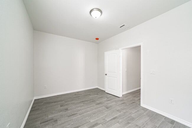 Photo - 16943 W Juneau St