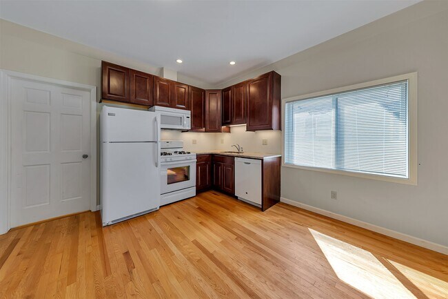 Photo - 1004 17th Ave SE