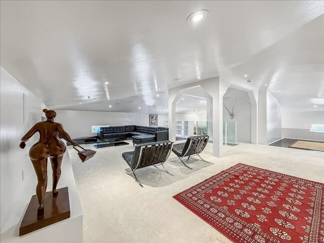 Building Photo - Historic, Character-Rich House - 3 Bed, 3 Bath (2 Full, 2 Half)