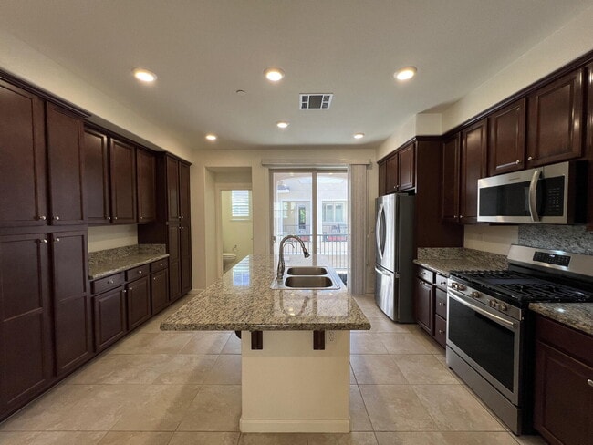 Building Photo - Spacious 2 Bedroom Townhome in San Jose