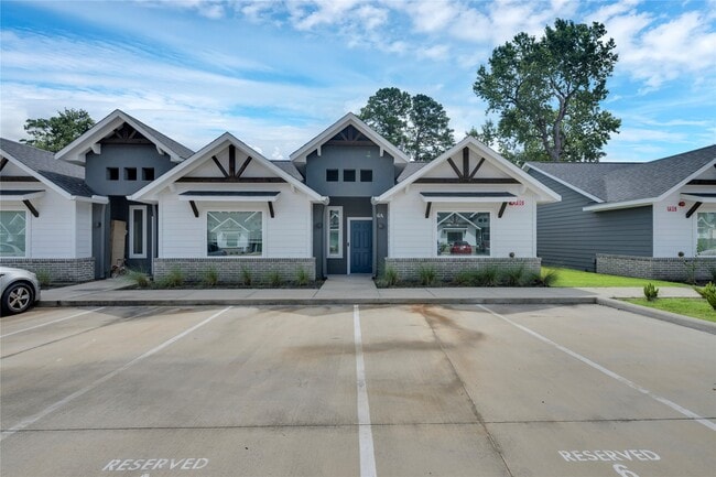 Building Photo - 10317 Lake Rd Unit 6A