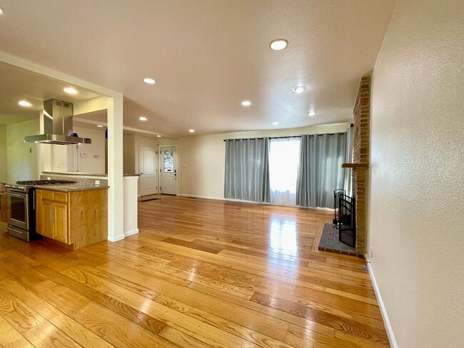 Photo - 4 Bed 2 bath SFH in Oakland Hills secluded...