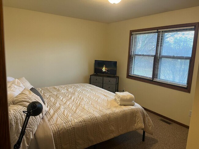 Photo - 915 Division St