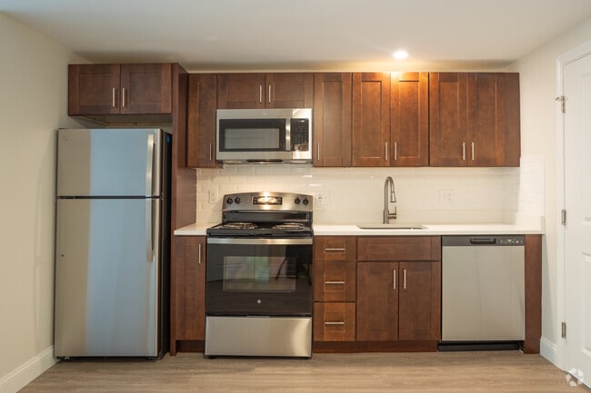 1A - 1 BR,1BA 570sf