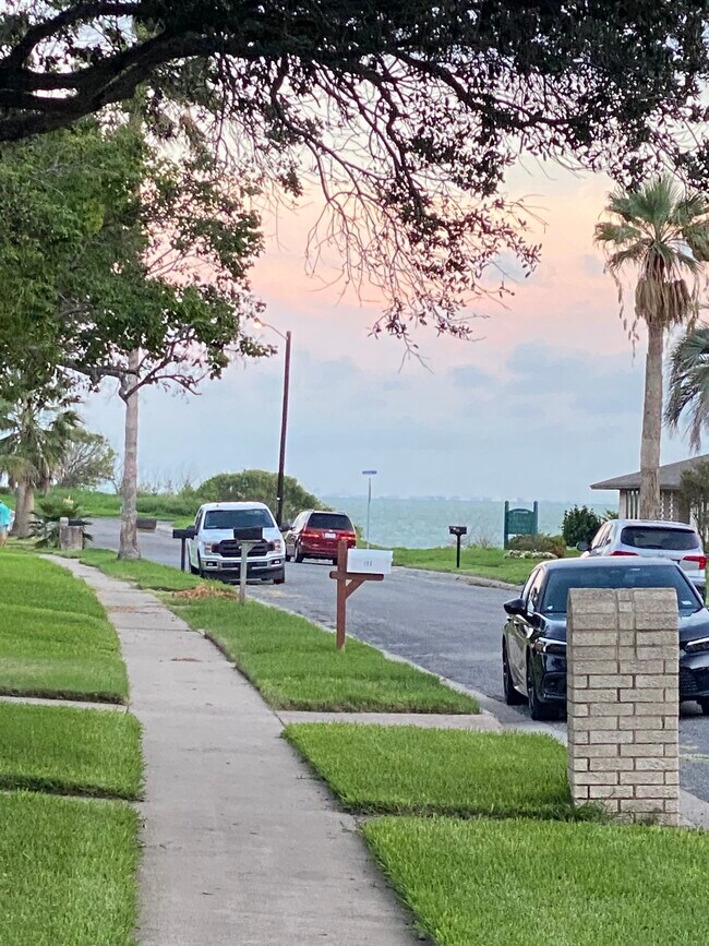 Photo - 127 Chiltipin Dr