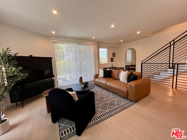 Photo - 8926 Sawyer St Unidad 1/2 Rental