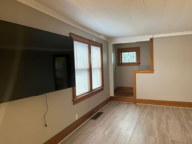 Building Photo - 16 Chatfield St Rental