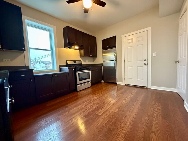 Photo - 3402 S Lituanica Ave