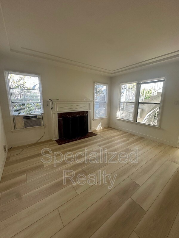 Photo - 771 E Doran St