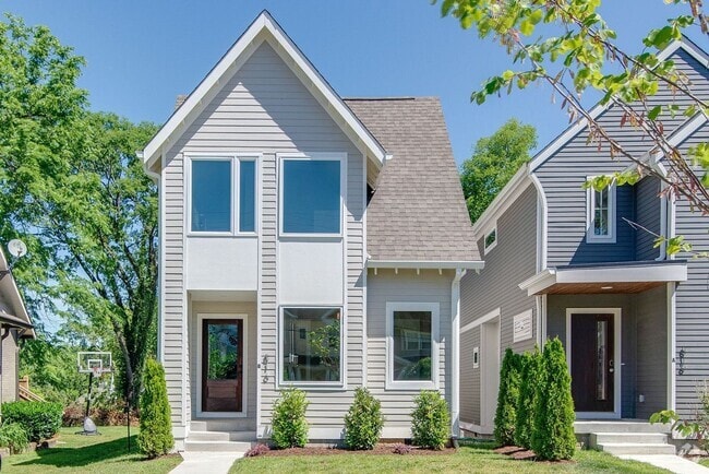 Building Photo - Luxurious 4BR Home Close to 12 South