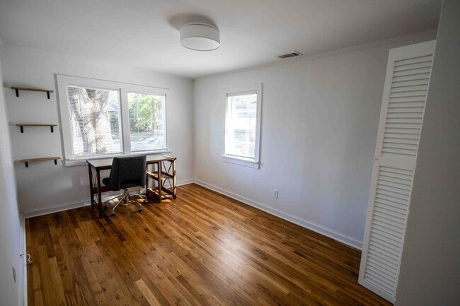 Photo - 731 E 34th St