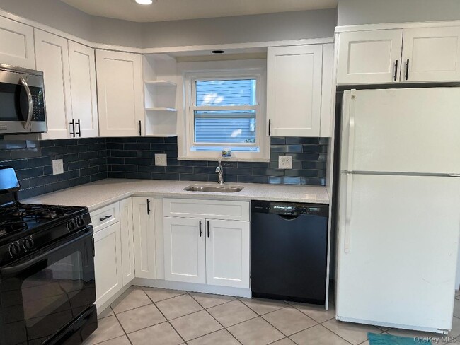 Photo - 17 Roosevelt Pl