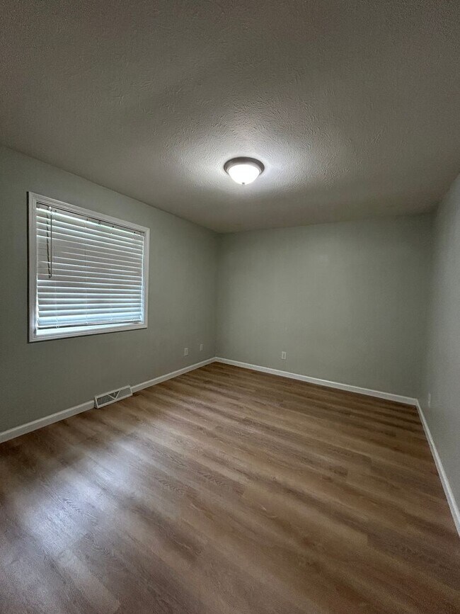 Photo - 926/928 Sprucewood Ln Unit 926 Sprucewood Ln