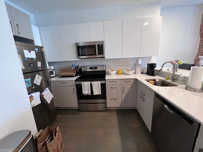 Photo - 1424 Beacon St Unit 4