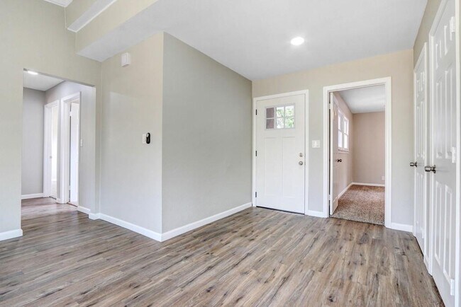 Photo - 713 W Ave H-10