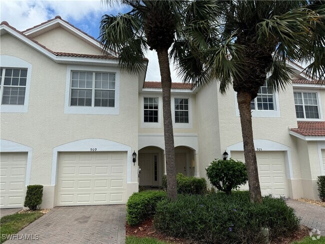 Building Photo - 860 Hampton Cir Rental
