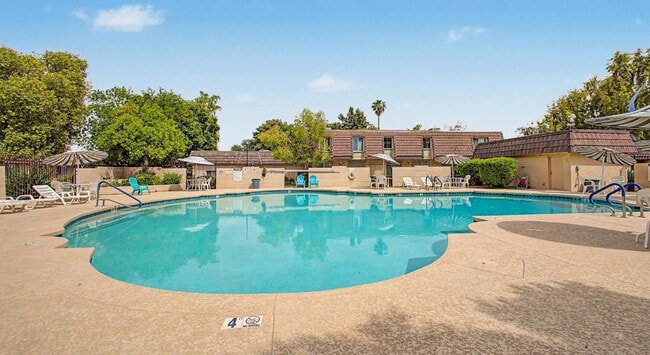 Photo - 1623 E Malibu Dr