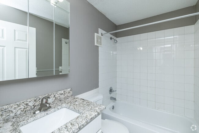 2BR, 1BA - 860SF - Bathroom